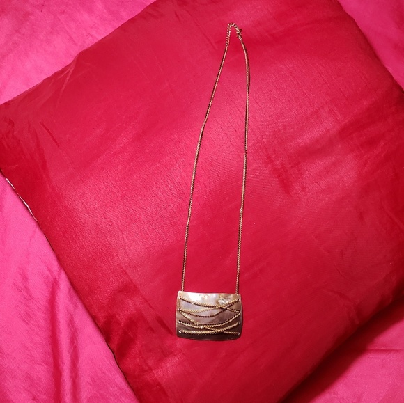 Rectangular shell chain necklace - Picture 2 of 2